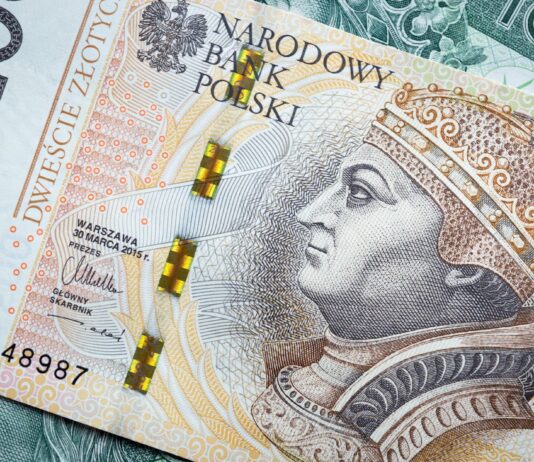 Fałszywi przyjaciele w angielskich tekstach – 20 słów, które czytasz poprawnie, ale rozumiesz zupełnie źle